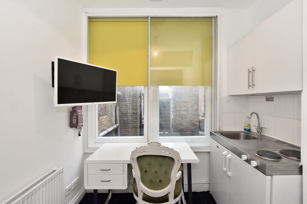 Very affordable Single room with shared kitchen and bathroom