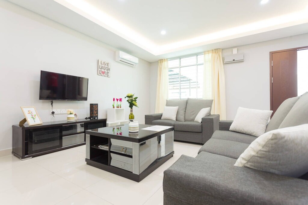 Beach/Internet/Car Rental Landed House
