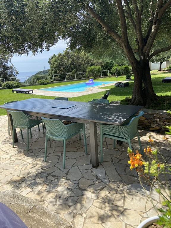 ENTIRE VILLA WITH SWIMMING POOL SEA VIEW LARGE GARDEN!