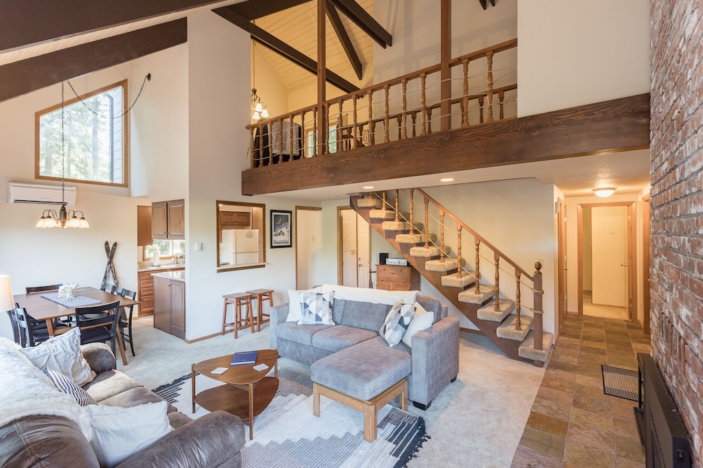Mt Hood Escape, 3 bedroom, 2 bath, sleeps 10, Professionally Cleaned 