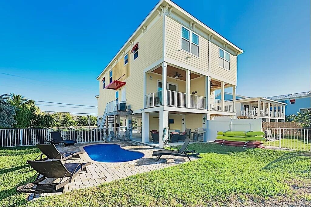 Luxury Waterfront w/DOCK 4BR/3BA SOMBRERO BEACH, PRIVATE POOL w/HEATER/CHILLER 