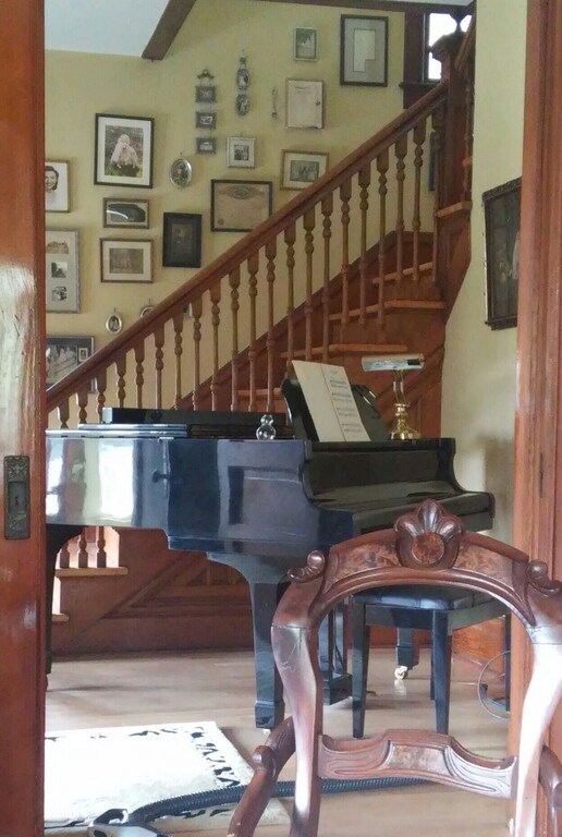 Historic home, Portage views, close to MTU, downtown Hancock
