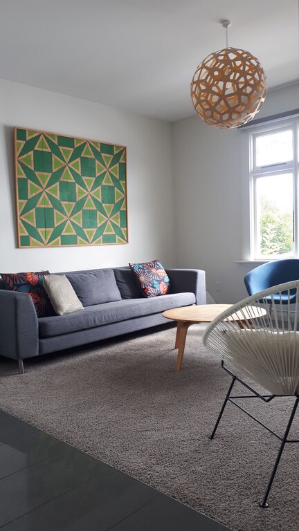 It's Just Right ! Modern Centrally Located