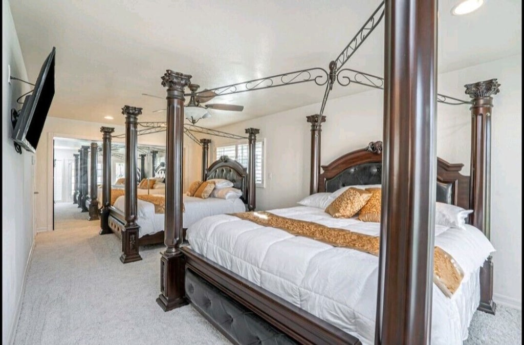 Palace/3000 sq ft/9 beds/centrally located to all of SD attractions