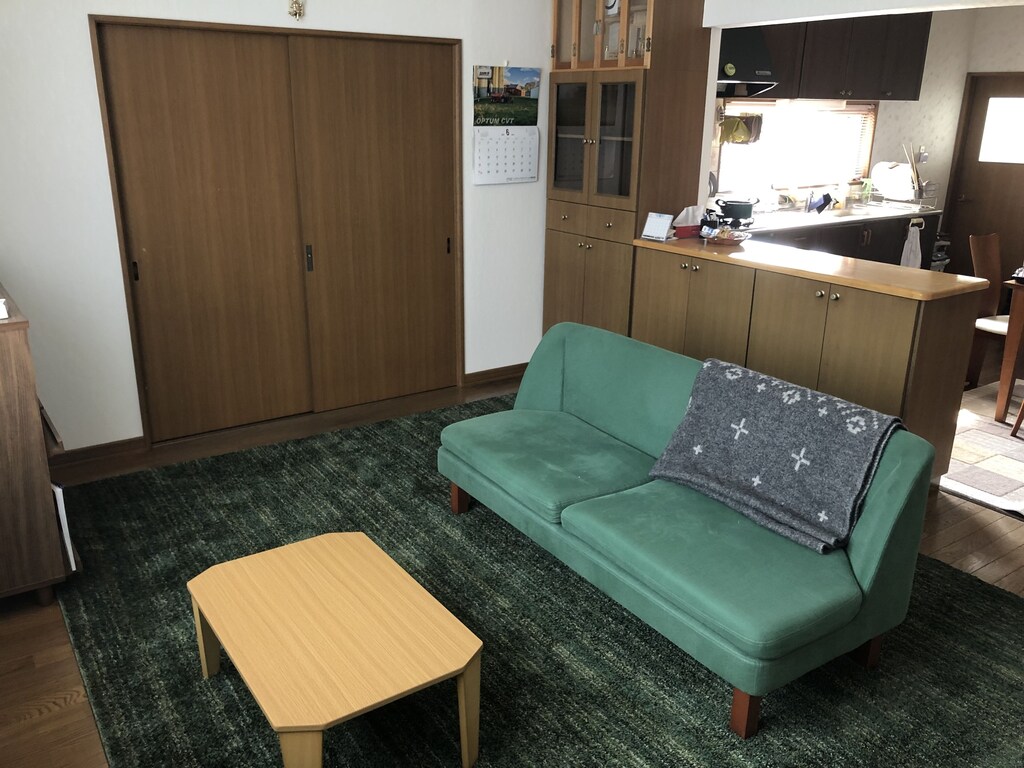 30 seconds on foot from the station!Quadruple room, kitchen available, farm tour is also available