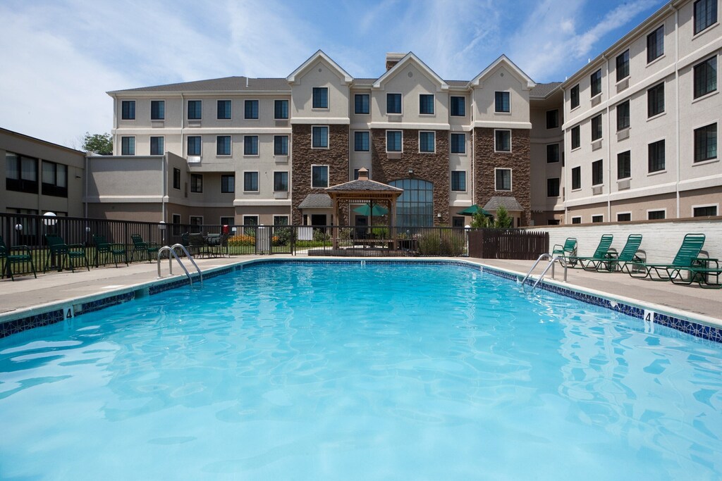 Free Breakfast. Outdoor Pool. 10 Min from University of Delaware!