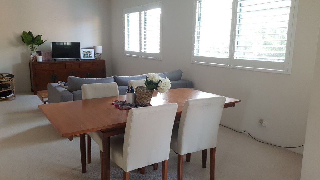 Comfortable apartment in central location, close to shops, transport and beach.