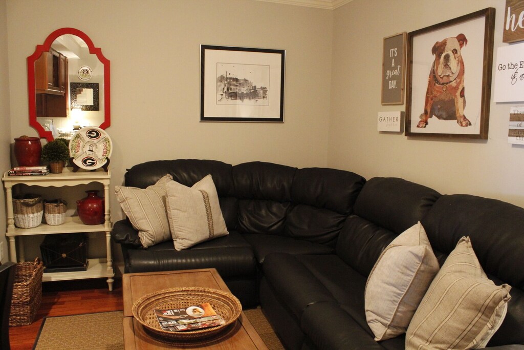Comfortable & Cozy. Heart of Downtown! (#302)