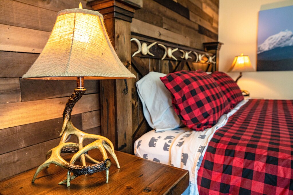 King Bed - Hotel Room @ KirkwoodVillage w Mtn View