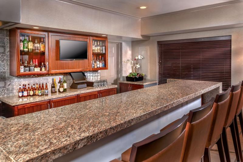 Buena Park Grand Hotel and Suites