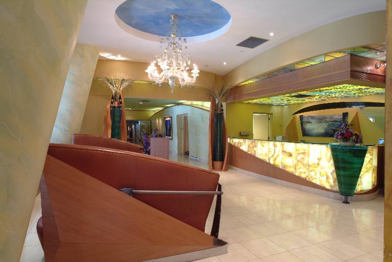 Holiday Inn by the Falls