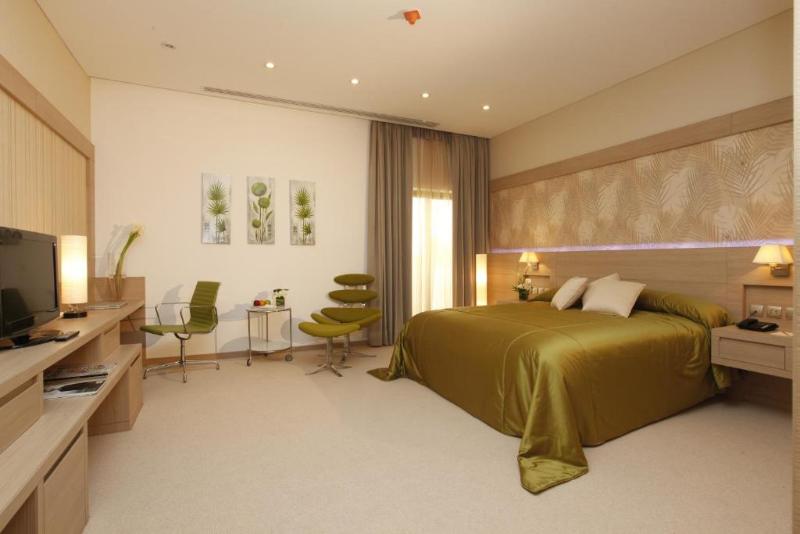 Carlton Al Moaibed