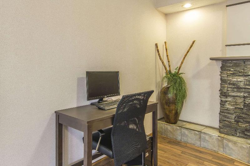 Econo Lodge & Suites Lethbridge