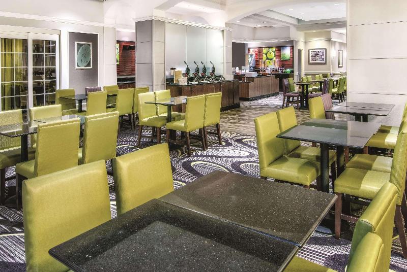 La Quinta Inn & Suites San Antonio Riverwalk