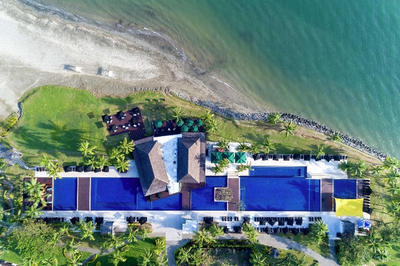 Hilton Fiji Beach Resort and Spa
