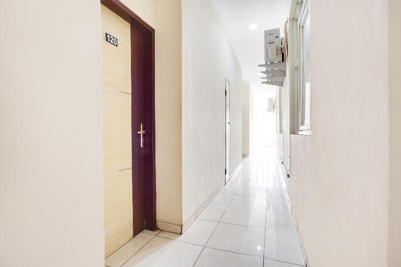 CAPITAL O3270 Hotel Arimbi Baru Dewi Sartika