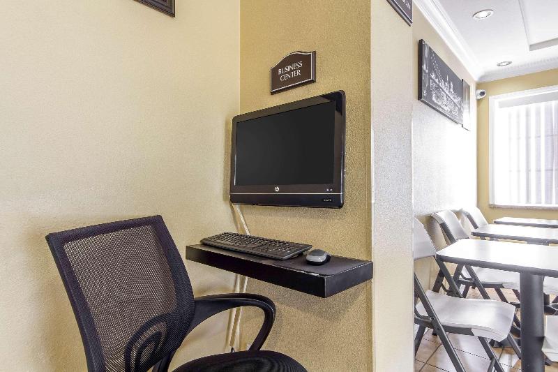 Rodeway Inn & Suites Near the Coliseum & Arena