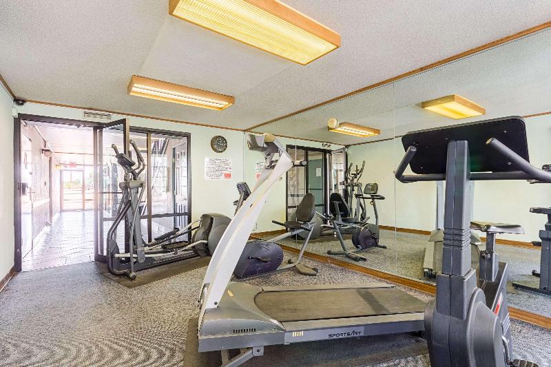 Econo Lodge Inn & Suites Bentonville