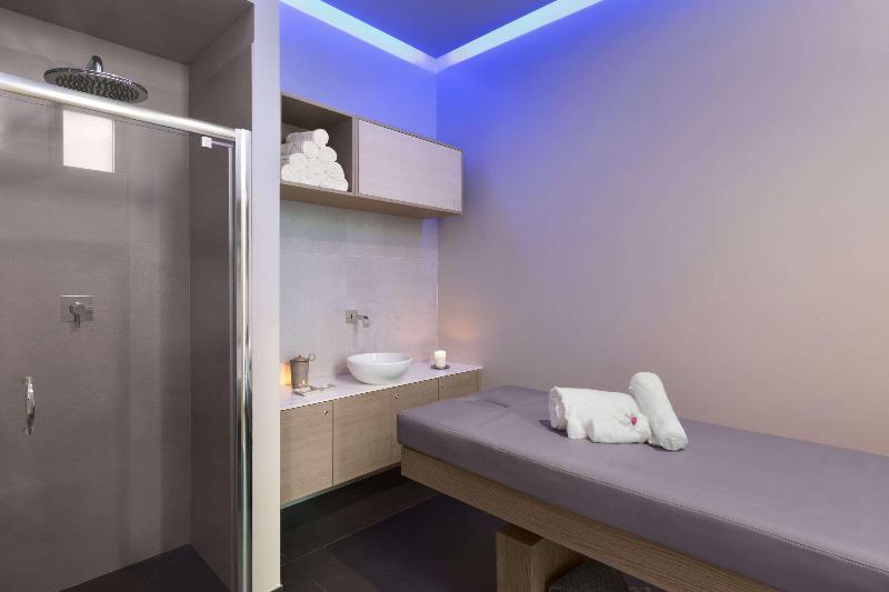 Ramada Encore by Wyndham Bologna