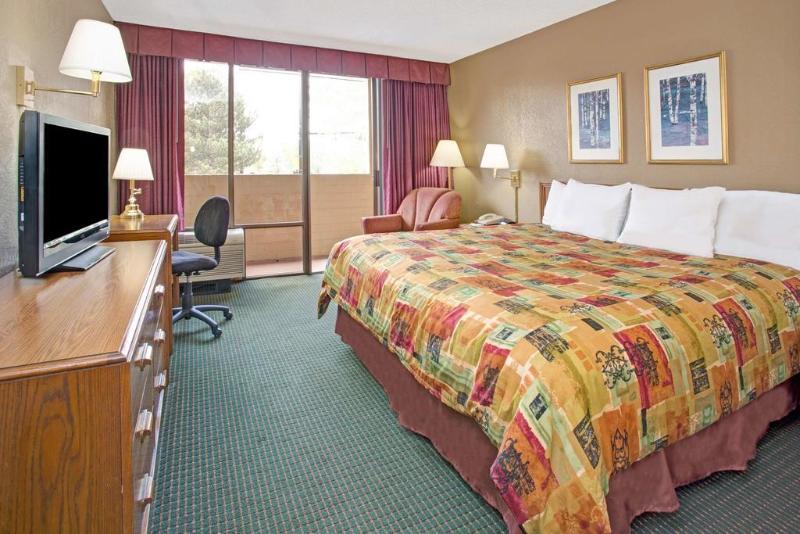 Days Hotel by Wyndham Boulder