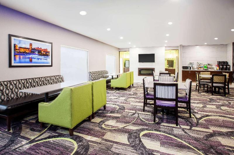 La Quinta Inn Suites By Wyndham Elkhart