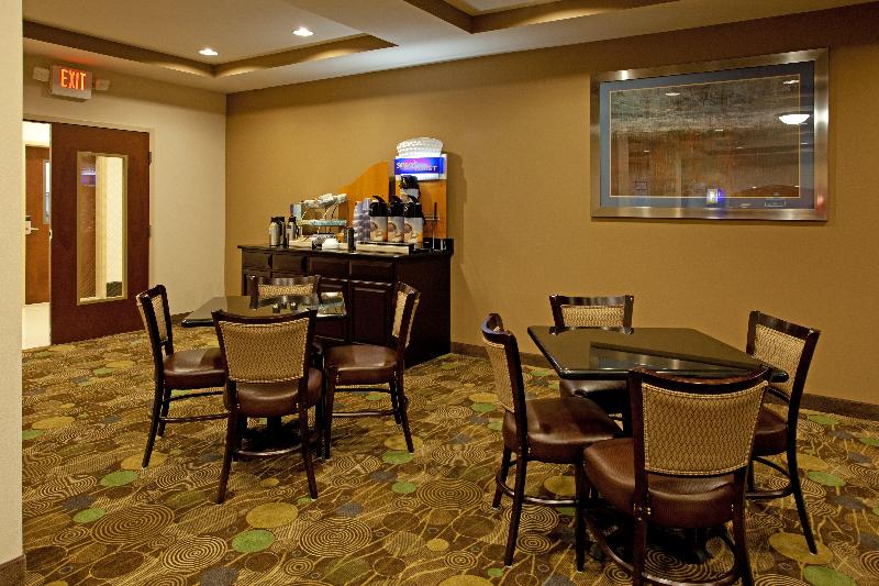 Holiday Inn Express & Suites Hope Mills