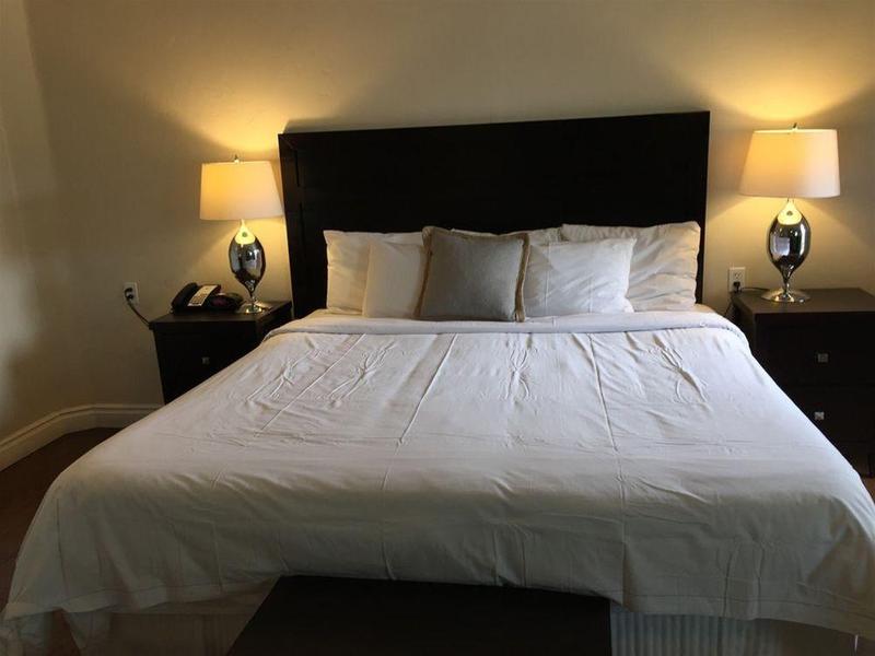 Beach Bungalows Inn & Suites