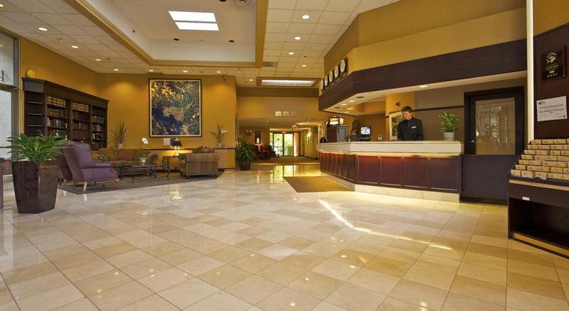 Coast Tsawwassen Inn