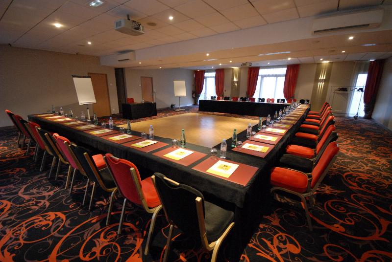 Logis Hotel L'Oree De Chartres