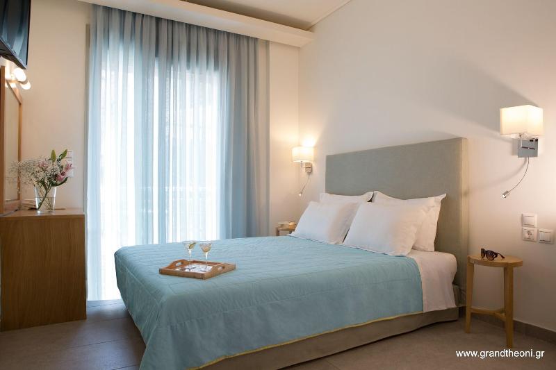 Grand Theoni Hotel Suites & Spa