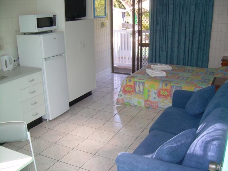 Tropical Palms Resort & 4WD Hire