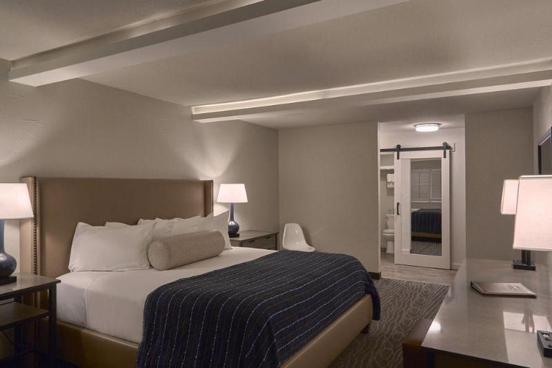 Fredericksburg Inn Suites