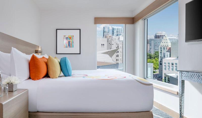 The Art Hotel Denver, Curio Collection by Hilton