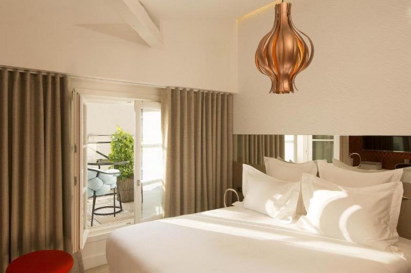 Dupond-Smith Hotel