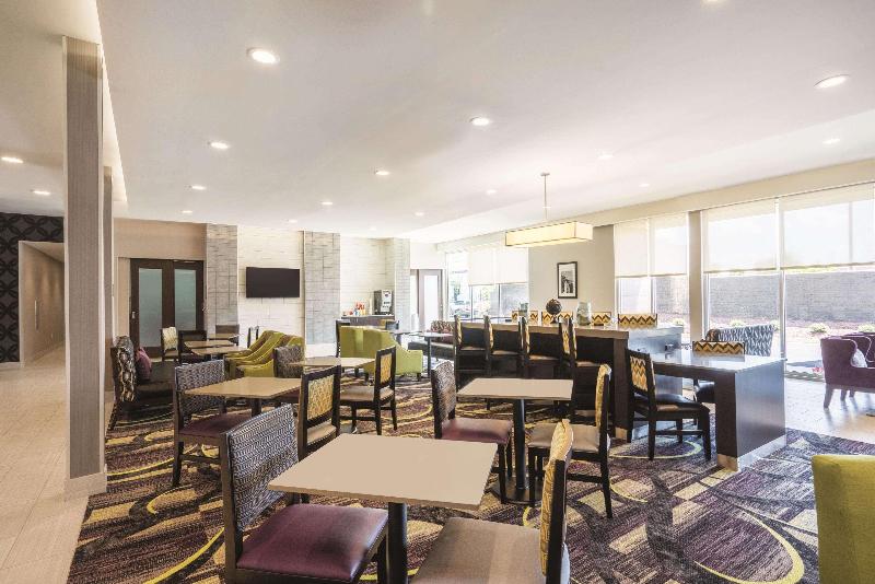 La Quinta Inn Suites By Wyndham Memphis Downtown