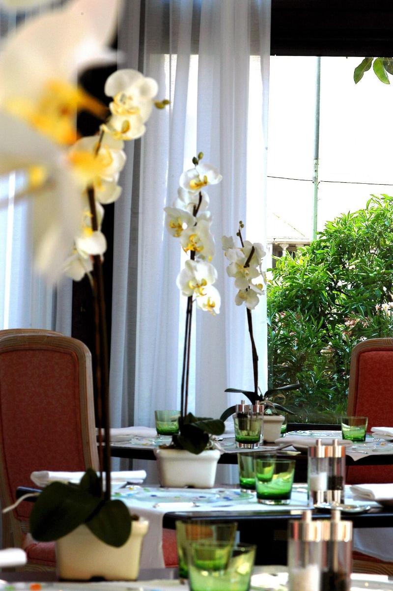 Grand Ha Tel Des Ambassadeurs