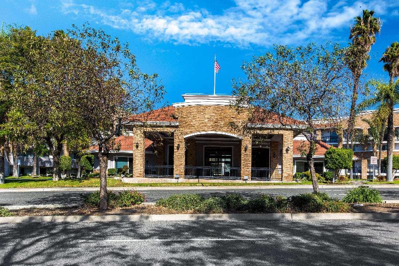 La Quinta Inn Suites By Wyndham Pomona