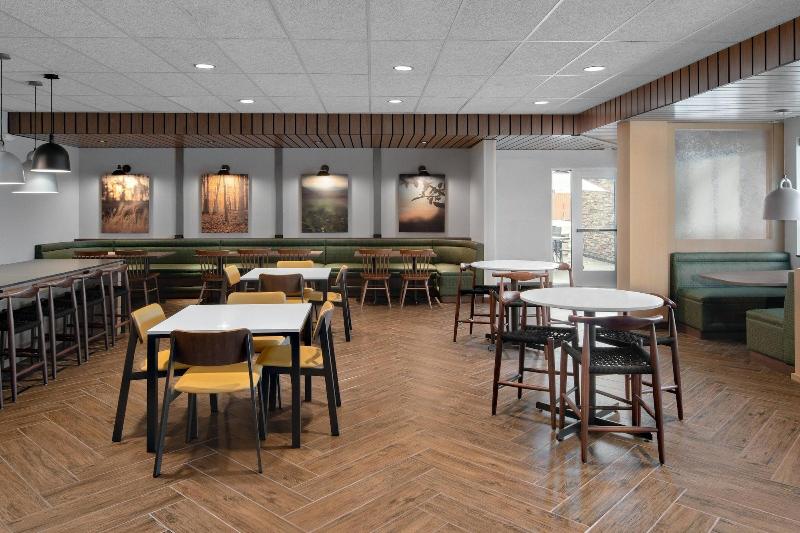 Fairfield Inn Suites By Marriott Lake Geneva