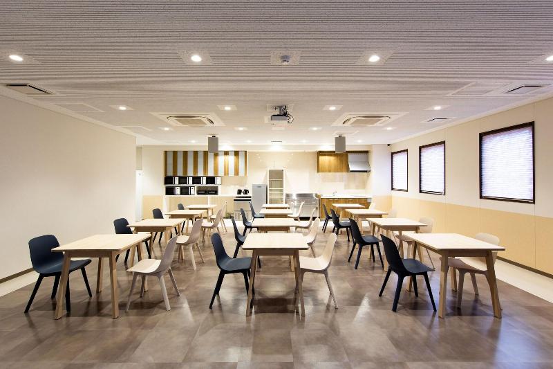 Wild Cherry Blossom Hostel Tokyo Koganei