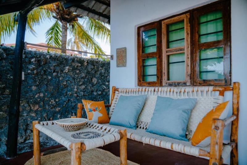 Tiki Beach Club And Resort
