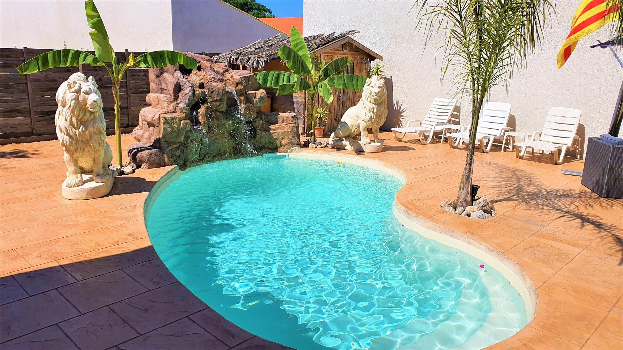 Beautiful air-conditioned villa with all mod cons with private pool, waterfall and garden
