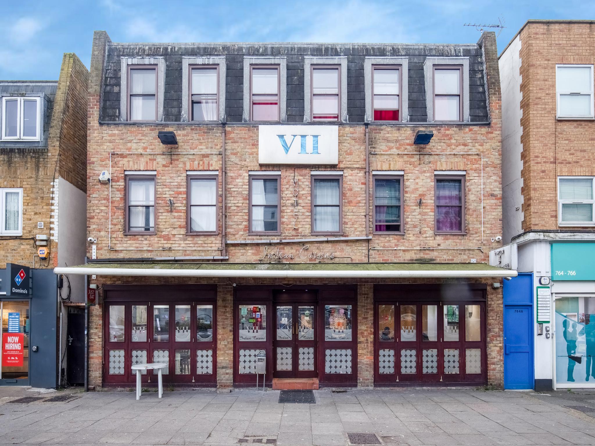 OYO Vii Hotel and Indian Restaurant