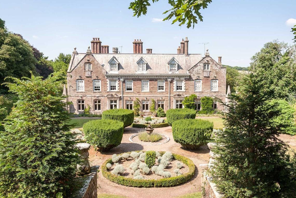 Langdon Court Hotel & Restaurant