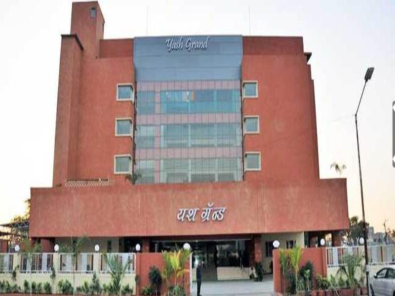 Hotel Yash Grand