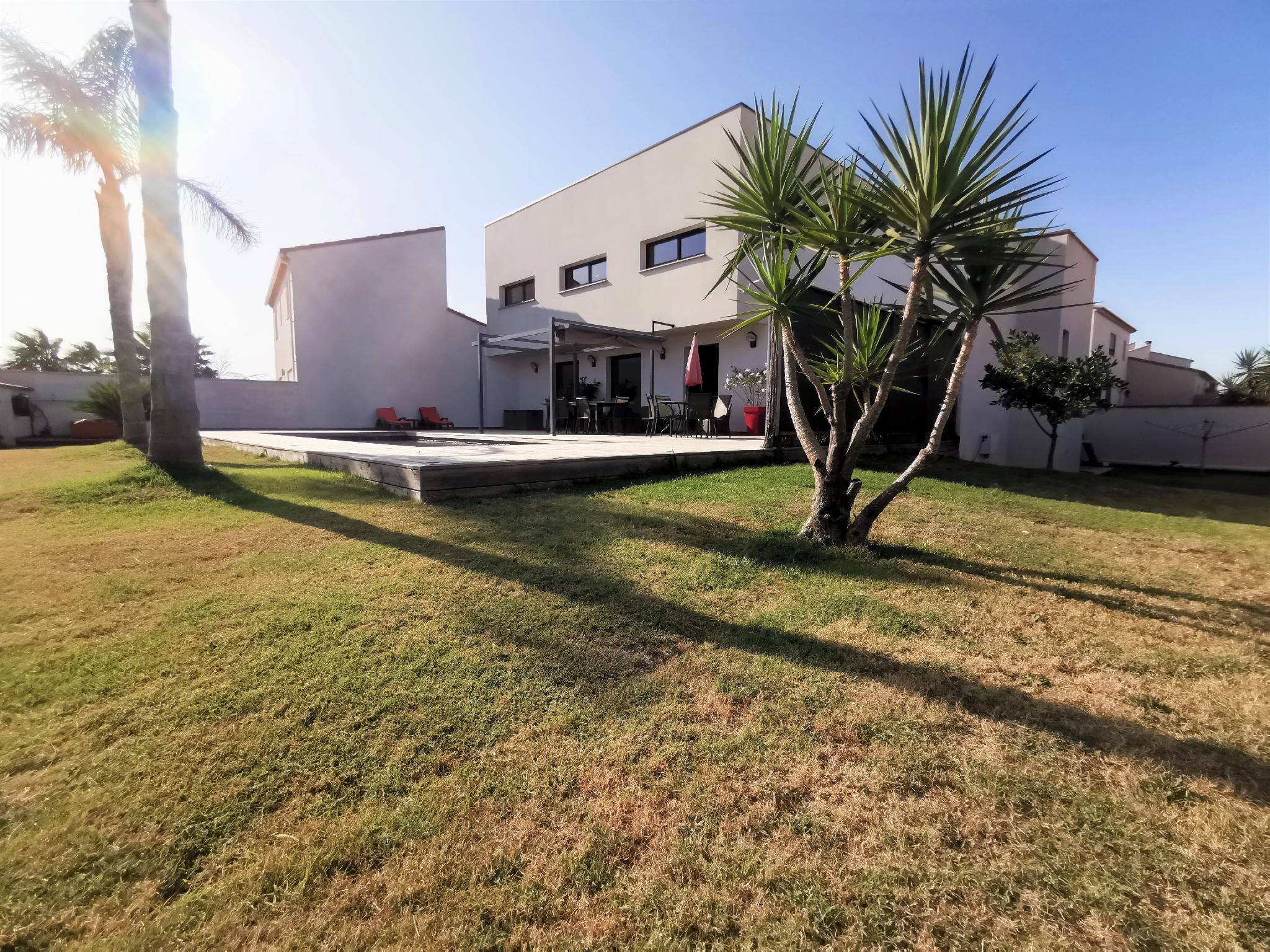 California - Contemporary Villa 8 People High Benefits Private Pool