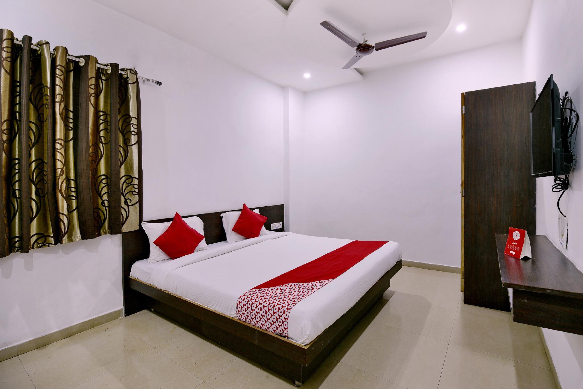 OYO 9969 Hotel Kshipra Dham