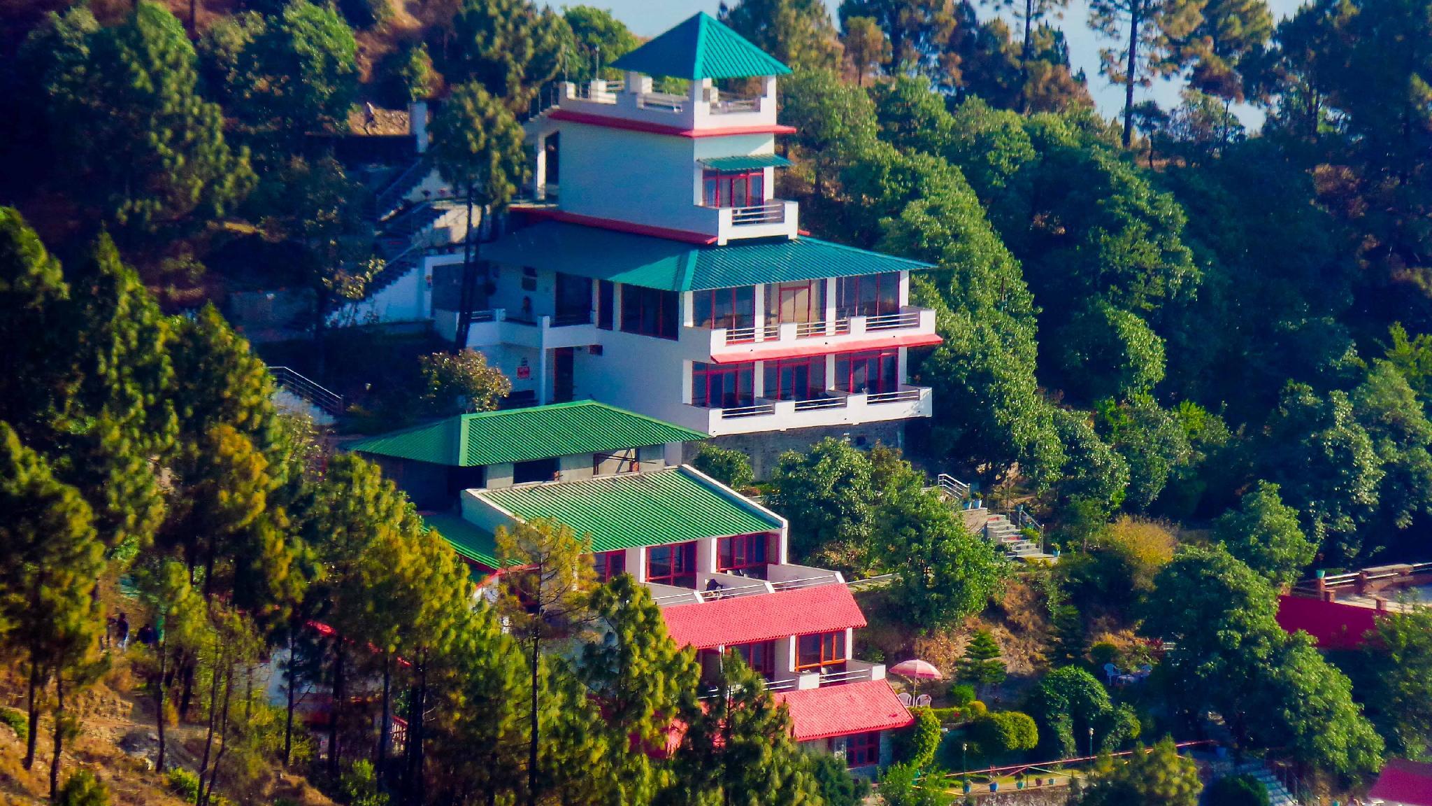 Blue Pine Resort Lansdowne