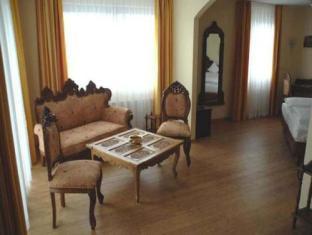 TOP Raj Mahal Hotel