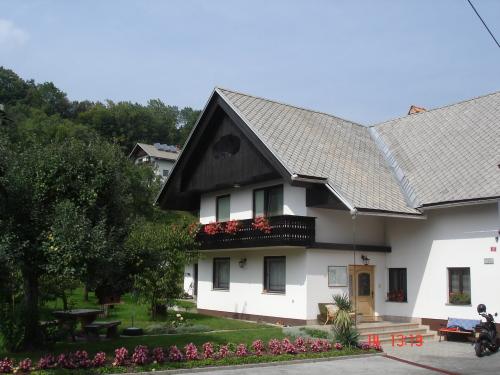 Apartments & Rooms Preseren