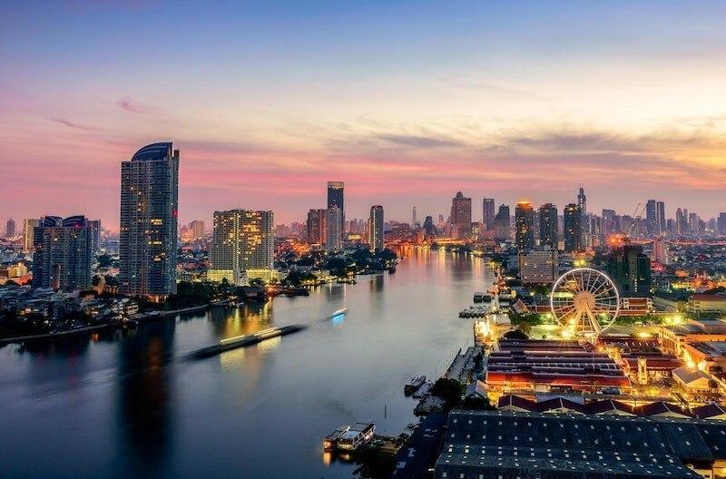 1 BR Pool view Nearby BTS / Pier/ Asiatique 